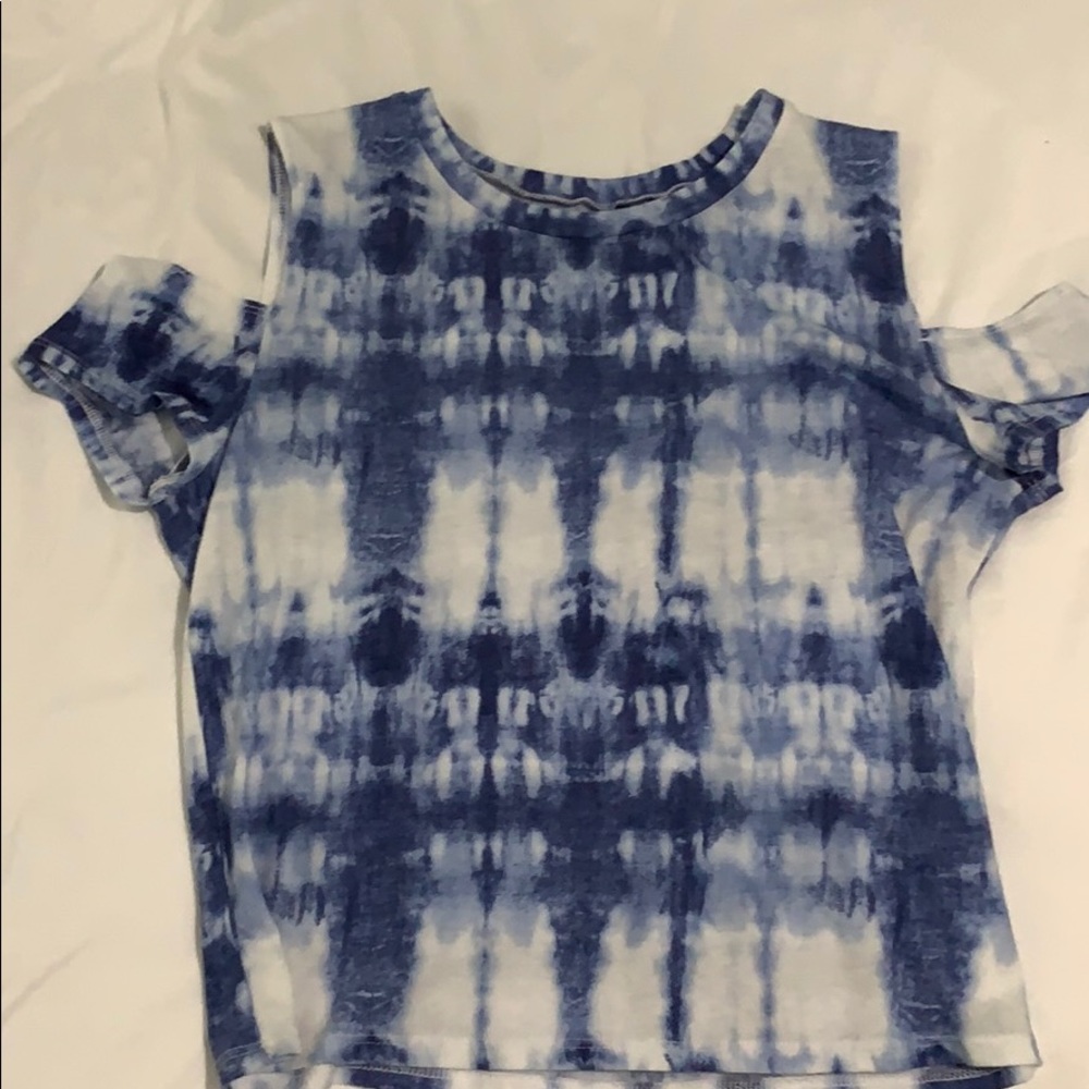 Hollister Cold Shoulder Blue Patterned Tee!